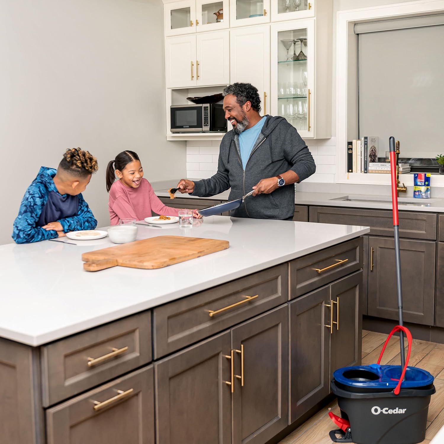 O-Cedar RinseClean Spin Mop & Bucket System + 2 Extra Mop Heads| Clean with Water | Removes 99% of Bacteria - Image 10