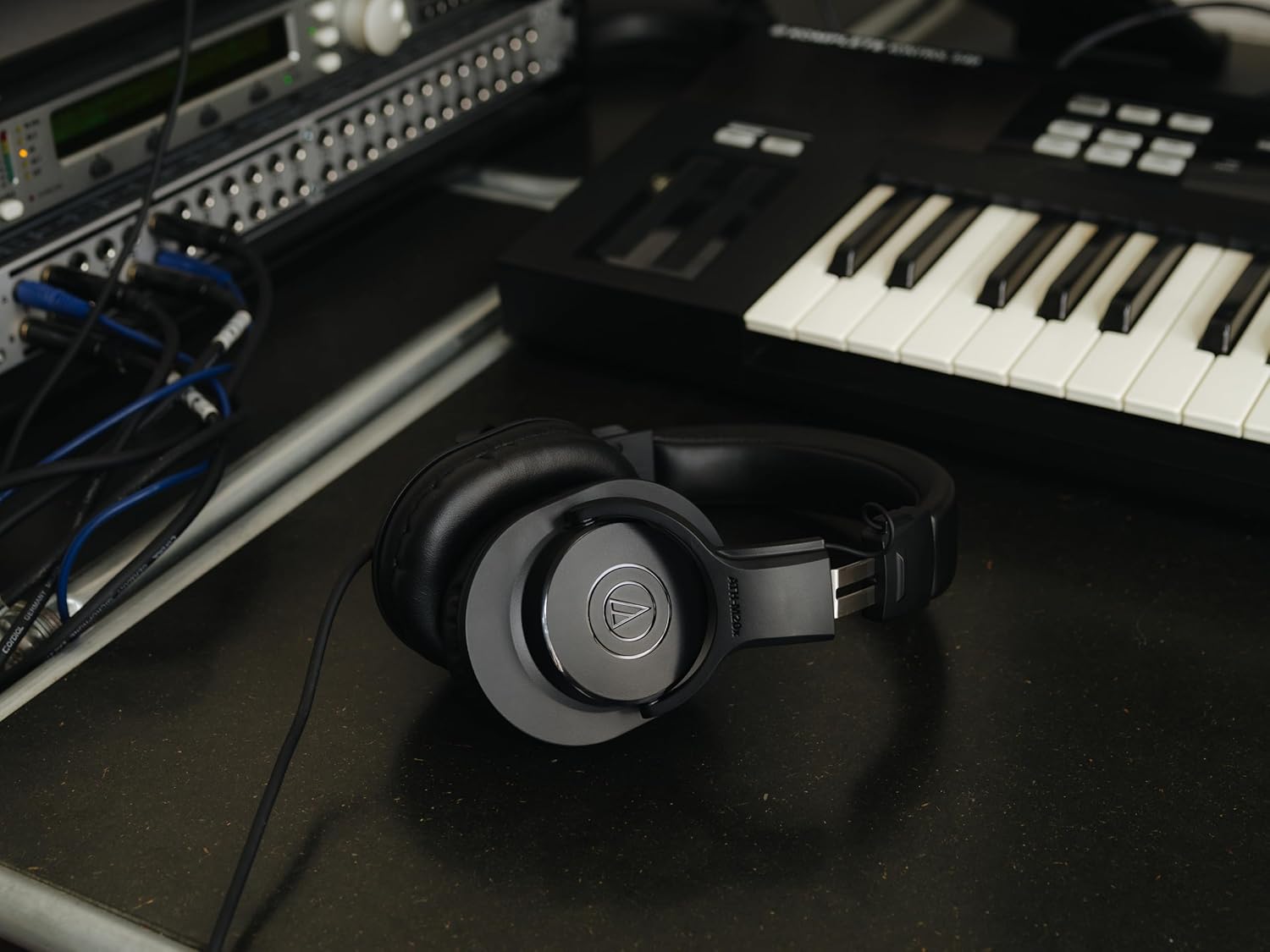 Audio-Technica ATH-M20x Professional Studio Monitor Headphones, Black - Image 9