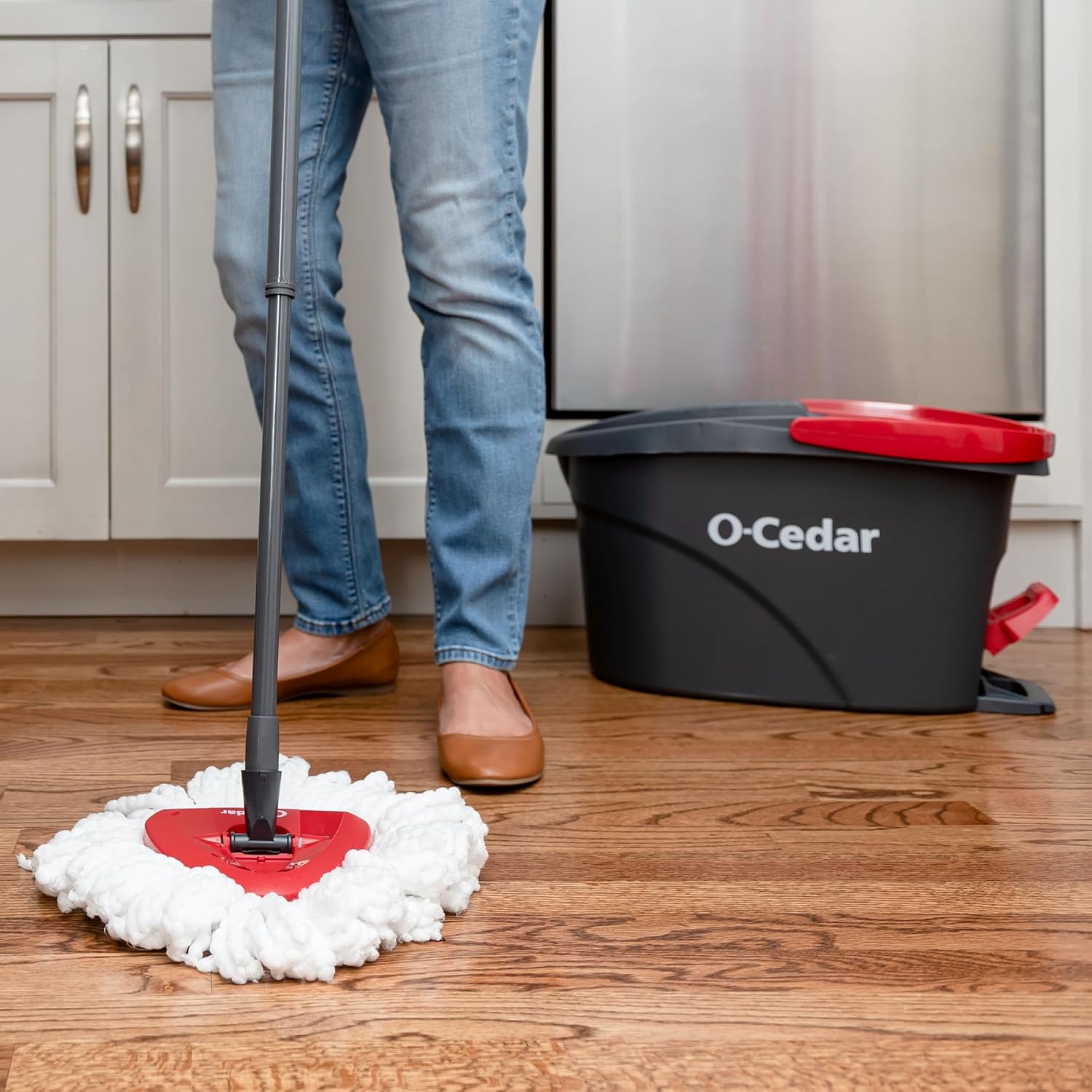 O-Cedar Easywring Microfiber Spin Mop & Bucket Floor Cleaning System with 3 Extra Refills - Image 9