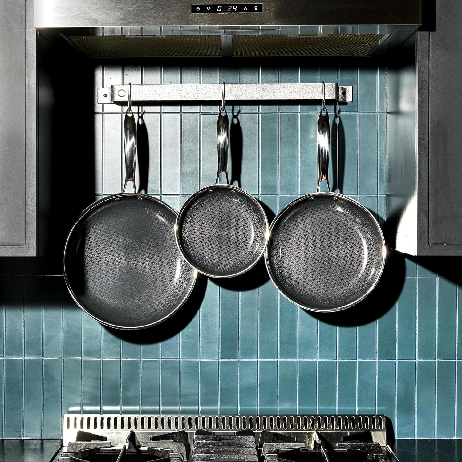 HexClad Hybrid Nonstick 6-Piece Fry Pan Set, 8, 10, and 12-Inch Frying Pans with Tempered Glass Lids, Stay-Cool Handles, Dishwasher-Friendly, Induction Ready, Compatible with All Cooktops - Image 2