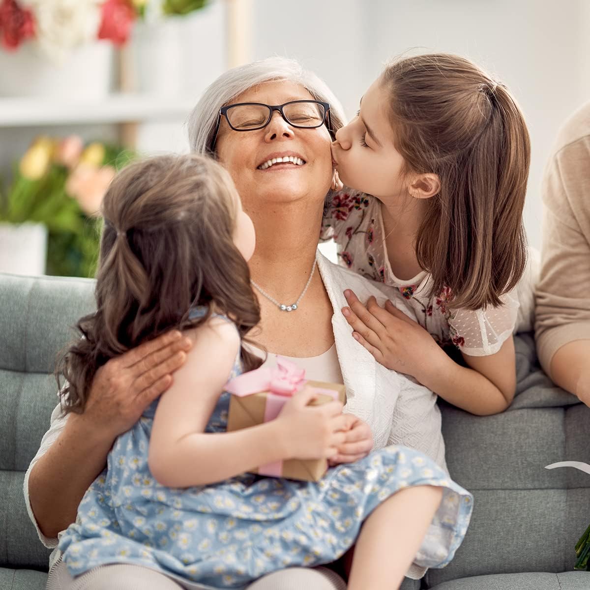 Sereney S925 Sterling Silver Grandma Necklace as Mothers Day Gifts for New Grandma, 3 Circles Grandmother Granddaughter Jewelry for Mom Nana, 3 Sterling Silver Pearl Jewelry as New Grandmother Gifts - Image 5