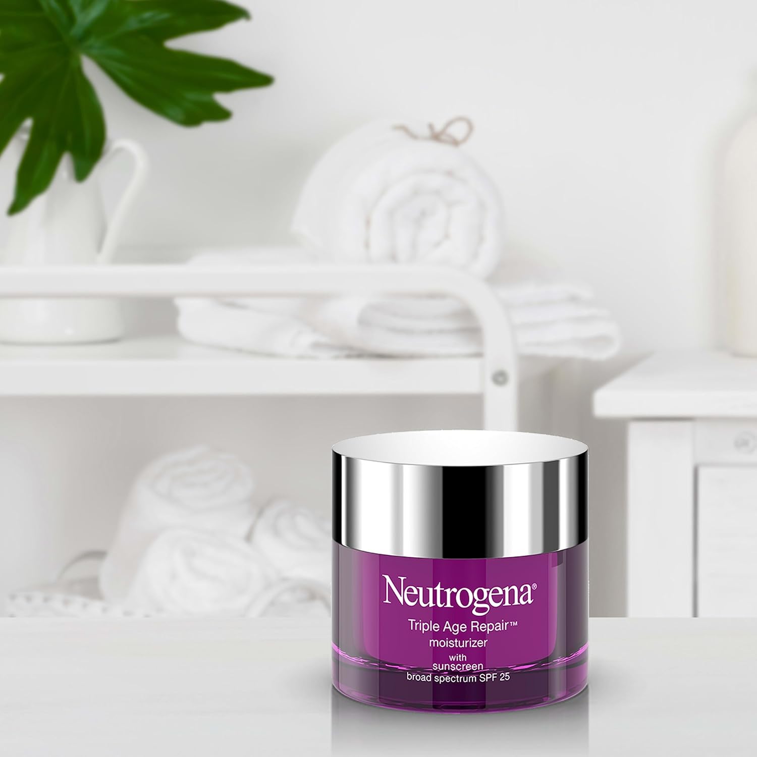 Neutrogena Triple Age Repair Face Moisturizer - with Hexinol Technology & Vitamin C, Anti-Wrinkle Face Cream with SPF 25, Visibly Reduces Wrinkles & Firms Skin, 1.7 oz - Image 6