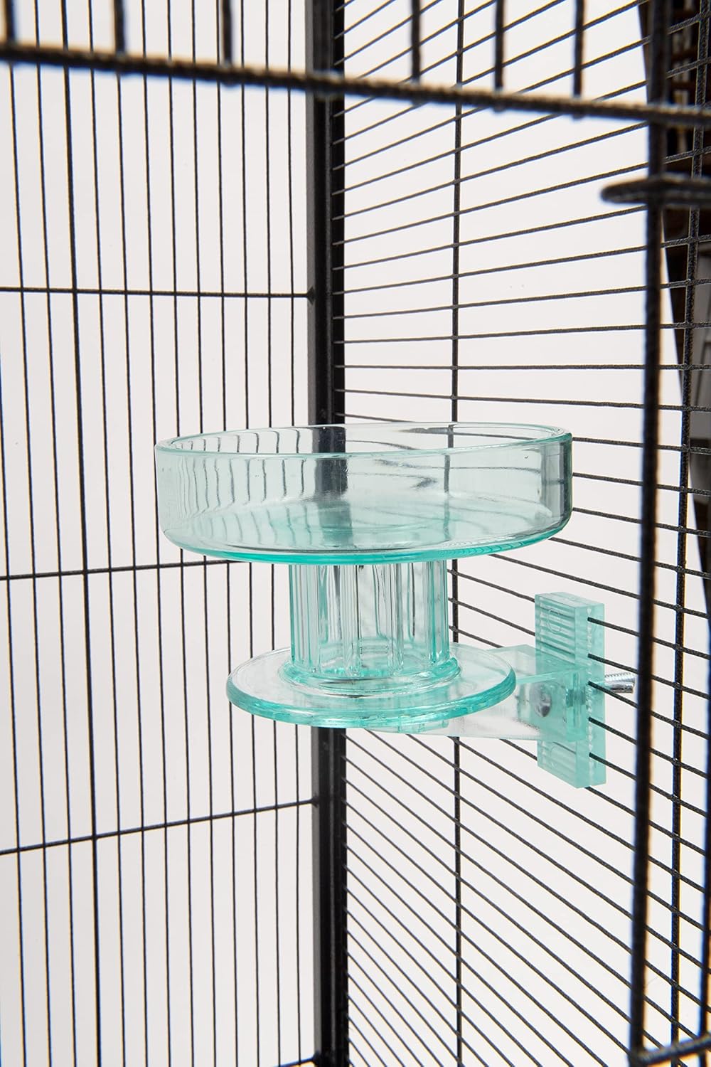 Lixit Quick Lock Bird Cage Bath for Lovebirds, Canaries, Finches, Parakeets, and Cockatiels and Other Small to Medium Feathered Friends (Pack of 1) - Image 2